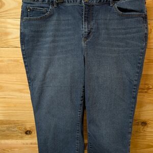 d. jeans Women's Capris Jeans in Dark Blue Wash